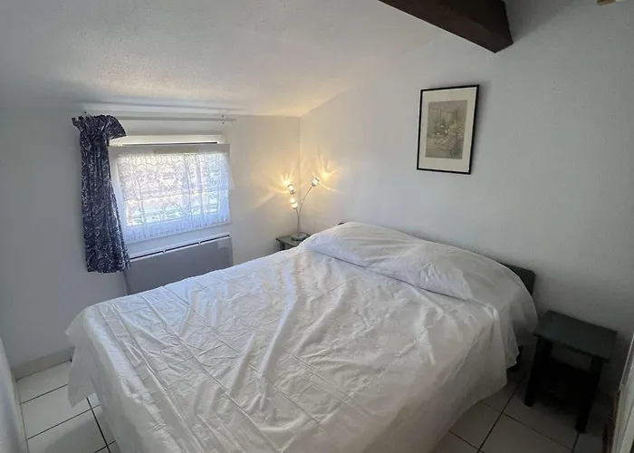 Pavillon 2 Pièces Avec Terrasse, Piscine Et Parking à 600m De La - Fr-1-701-92 * Vendres