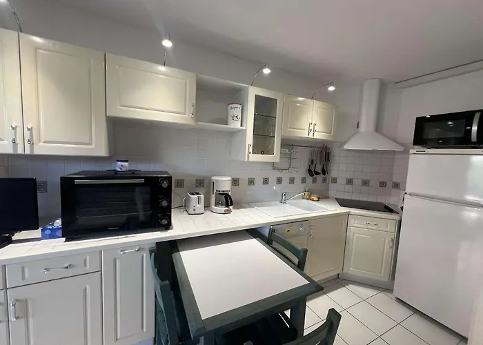 Pavillon 2 Pièces Avec Terrasse, Piscine Et Parking à 600m De La - Fr-1-701-92 Appartamento