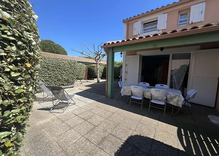 Pavillon 2 Pièces Avec Terrasse, Piscine Et Parking à 600m De La - Fr-1-701-92 Vendres